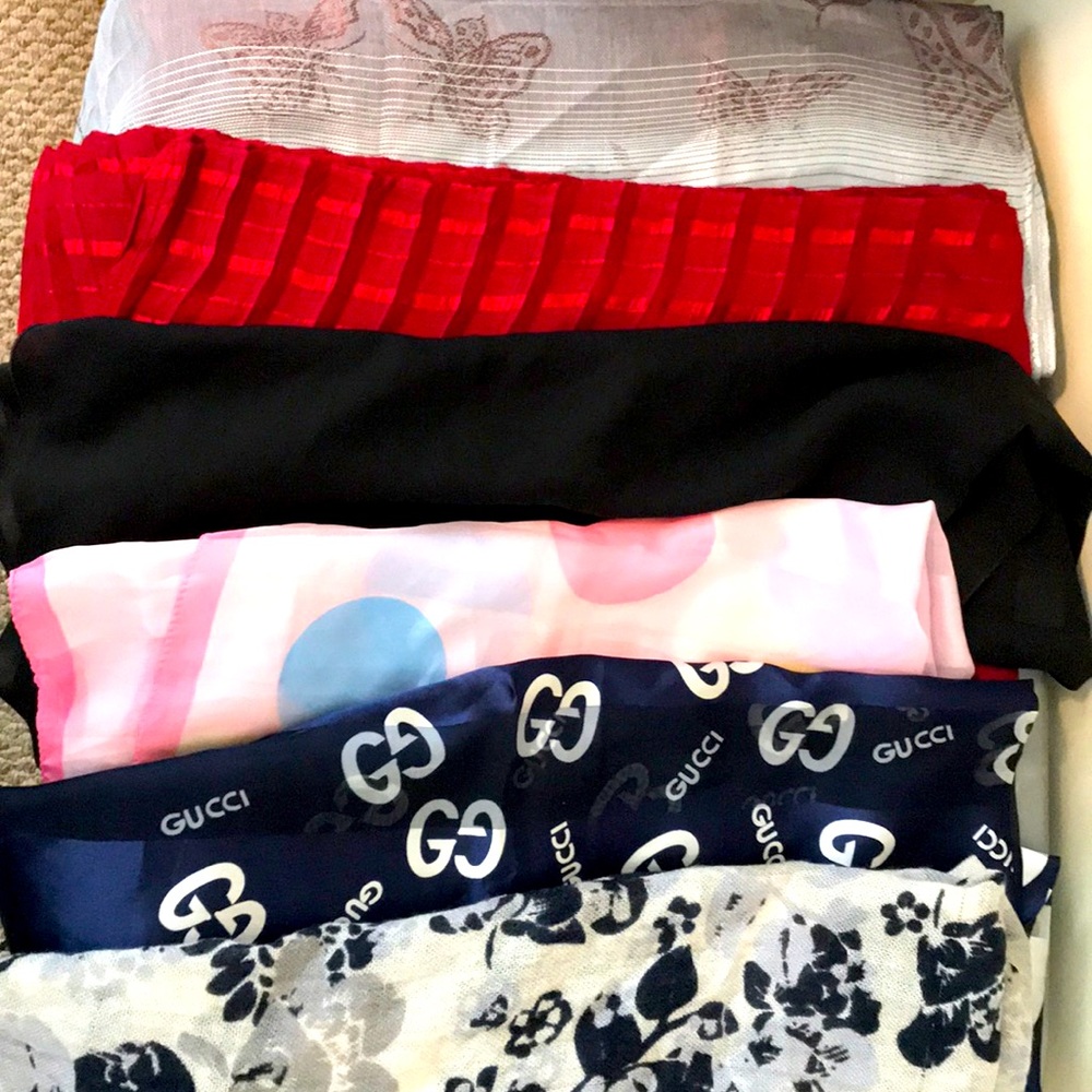 Various scarves/wraps